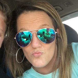 Meet your Posher, Kendra